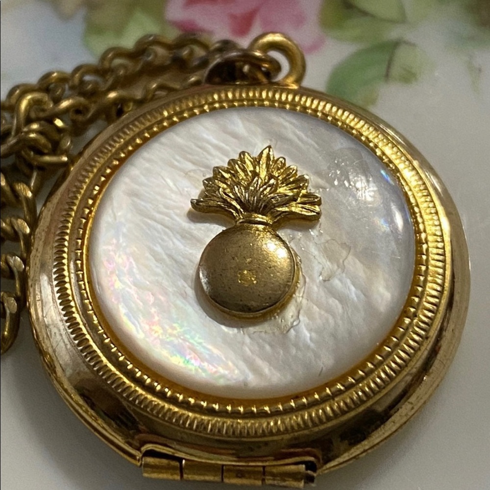 Vintage Gold Filled/MOP Pineapple Round Locket